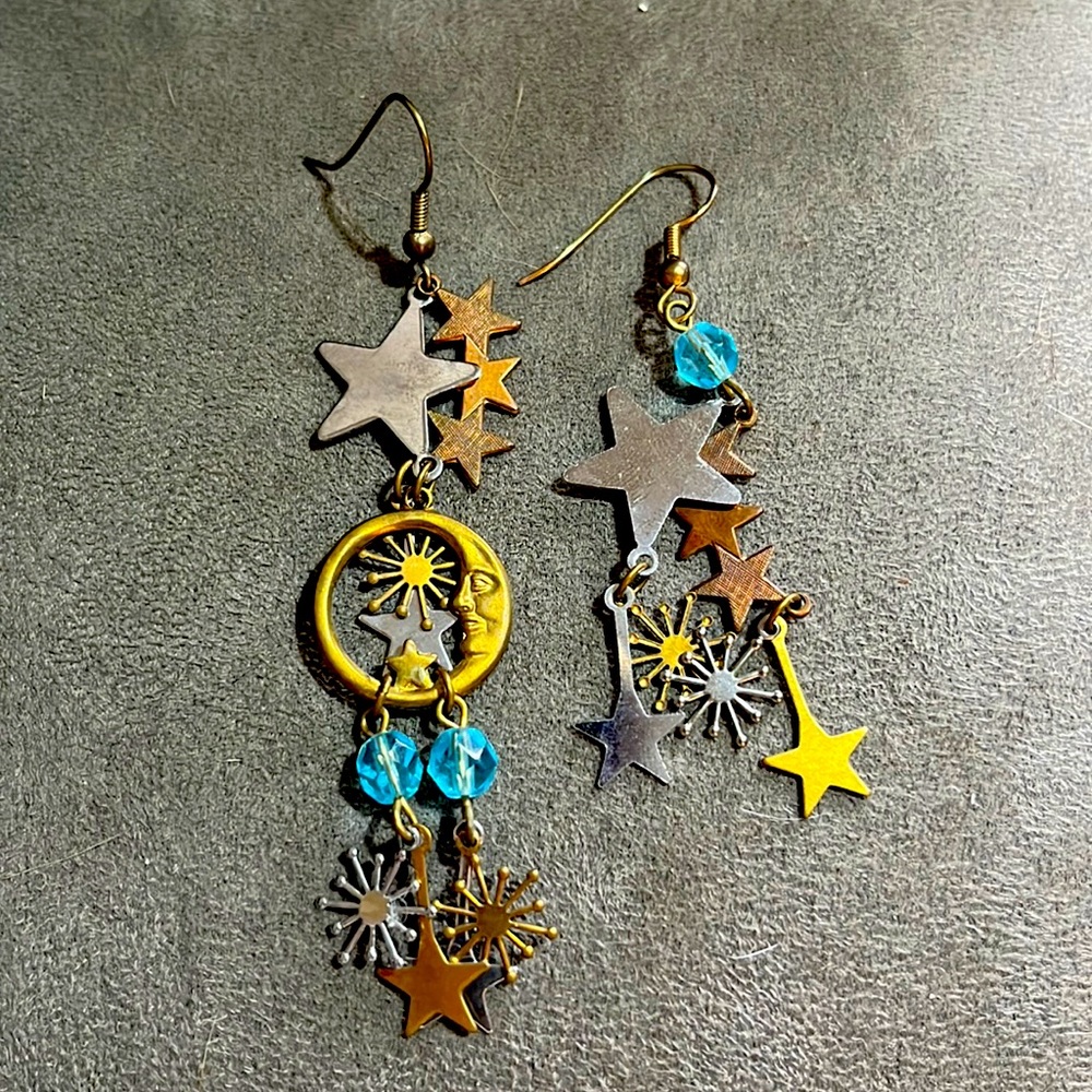 🥳Host Pick🥳Vintage 90s Stars and Moon with blue beads earrings